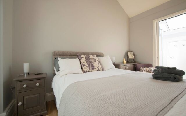 Chic 2 Bedroom Garden House in Dalston