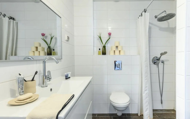 Opulent Ease 2BR Apt in Midtown