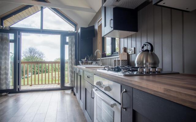 Cabin In The Woods - 1 Bed - Kilgetty