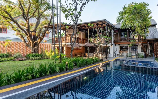 Shamrock Chiangmai Hotel - Adults Only
