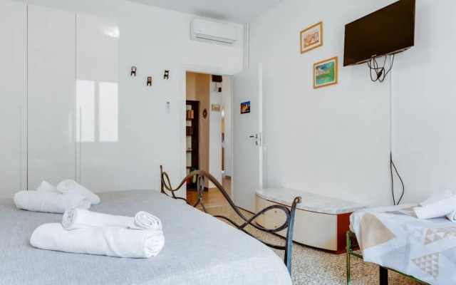 Railway Station Huge & Luminous Apartment x8