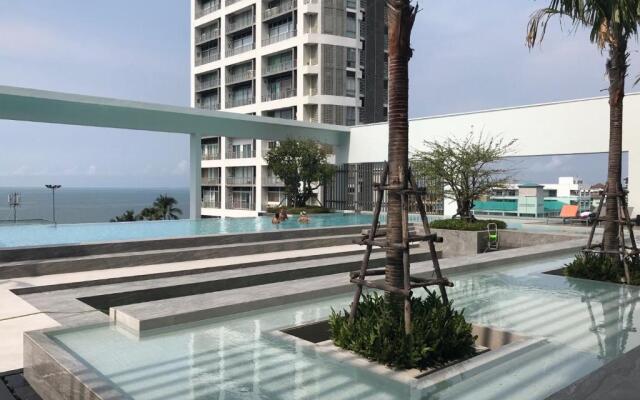 Kuno - 2Br, Beachfront Jomtien