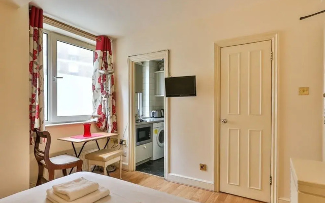 Sloane Avenue Apartment