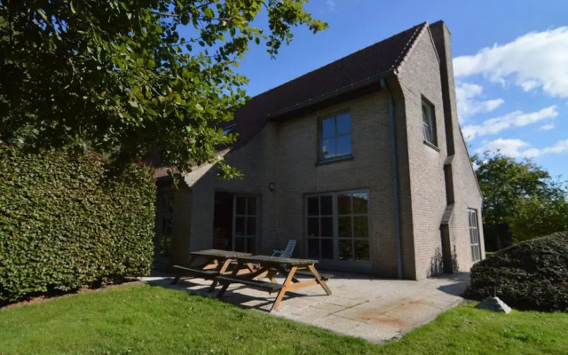 Spacious Holiday Home in Ichtegem With Garden