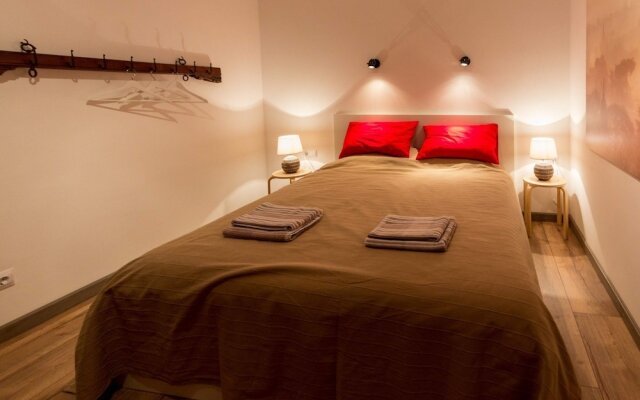 CoHome Apartment Kremenchugskaya near Nevsky Prospect