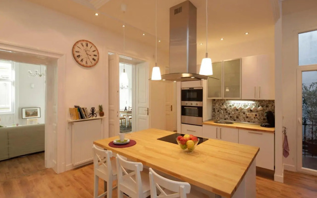 Victoria's Rooms 3 Bedroom & 3 Bathroom