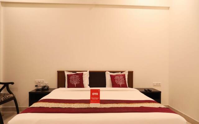 OYO 11889 White Hall