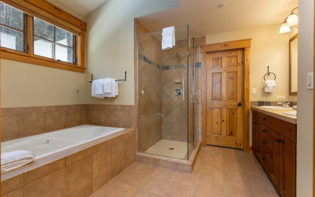 6533 Settlers Creek 3 Bedroom Townhouse by RedAwning