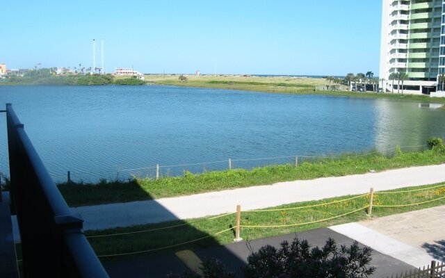 Maravilla Seawall Condo by AB Sea