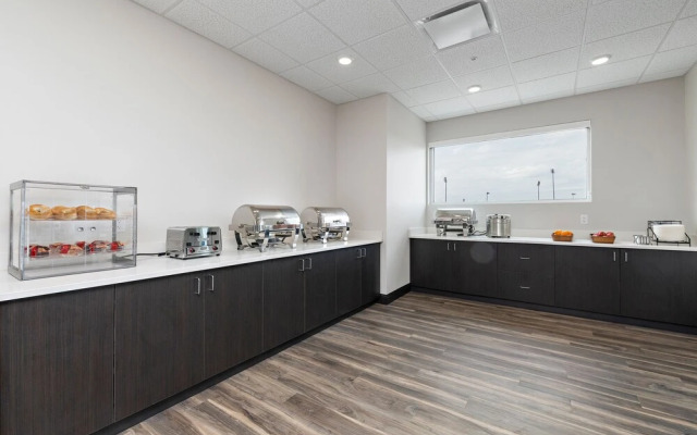 Holiday Inn Express Kansas City North Parkville An IHG Hotel