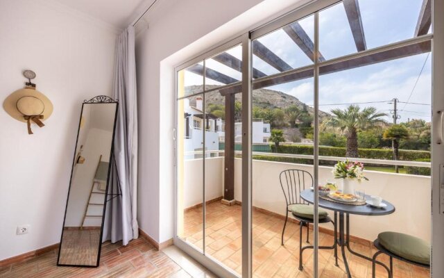 CoolHouses Luz, 3 Bed linked house, shared pool, a stone's throw of the sea, Casa Sirrah