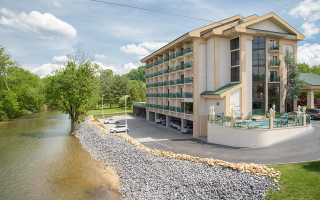 Pigeon River Inn