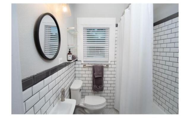 Remodeled Modern 1BR1BA Apt Near Downtown, 5min Pearl