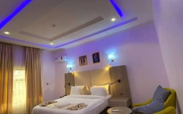 Marchforte-Courtyard Hotel