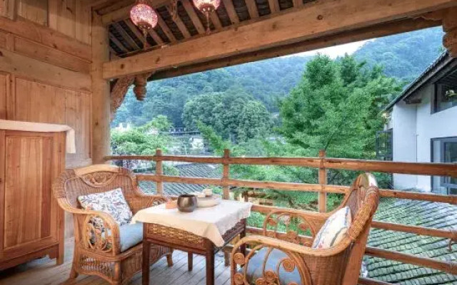 Qingchengshan Qing Lin Shan She Si Takinoyu B&B