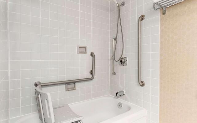 Travelodge by Wyndham Owen Sound