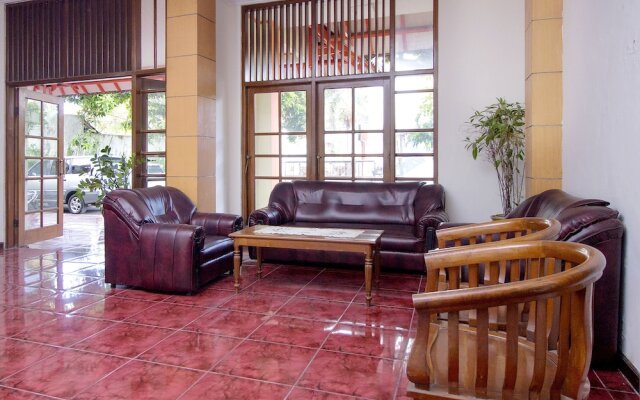 Super OYO 759 Hotel Dewi Sri