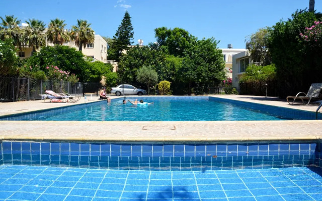 2BR Maisonette Pool - Walk to Beach