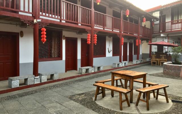 Yangshuo Dadahutong Families Hotel