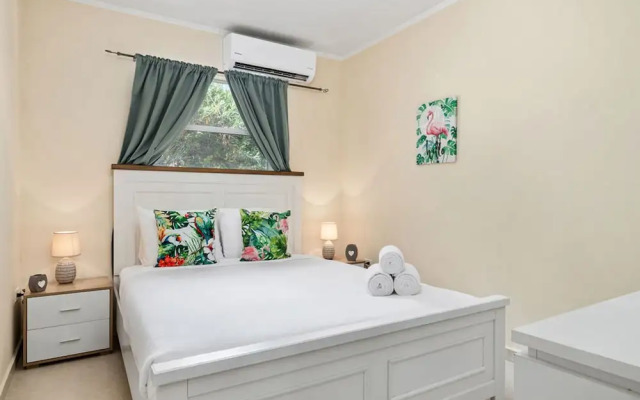 Cozy 3br2ba Great Location w Private Pool Patio