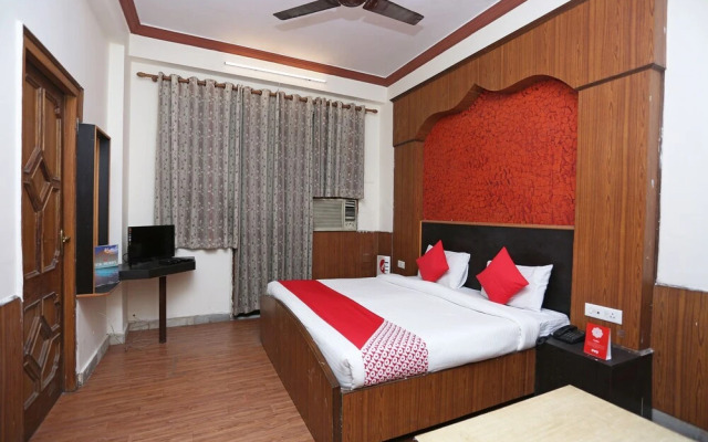 OYO 19184 Hotel Dolphin