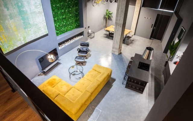 Modern Industrial Apt In Neos Kosmos