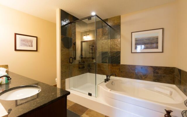Rundle Cliffs Lodge by Spring Creek Vacation