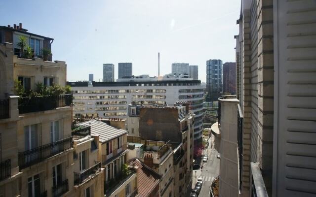 216500 - Beautiful 120 sqm duplex apartment for a family or two couples to rent in a privileged area