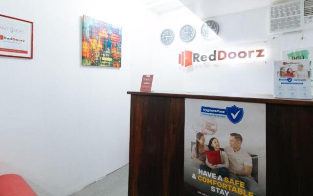 RedDoorz near Pasay Rotonda