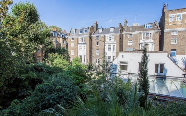 Beautiful and Light Chelsea 1 Bed Apartment