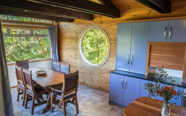 Tasman Hideaway - Marahau Holiday Home