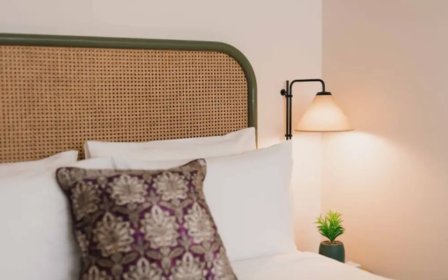 The Sarah by Urban Rest