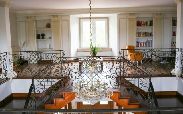 AR Country House