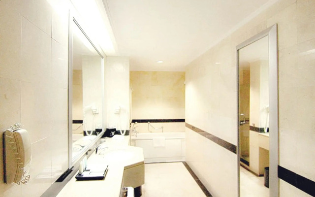 Menara Peninsula Hotel Jakarta