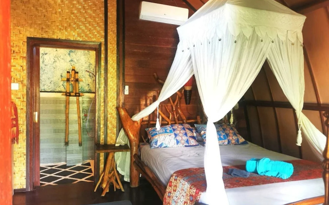 Kampung Meno Bungalows – Guest Rooms – Gili Meno
