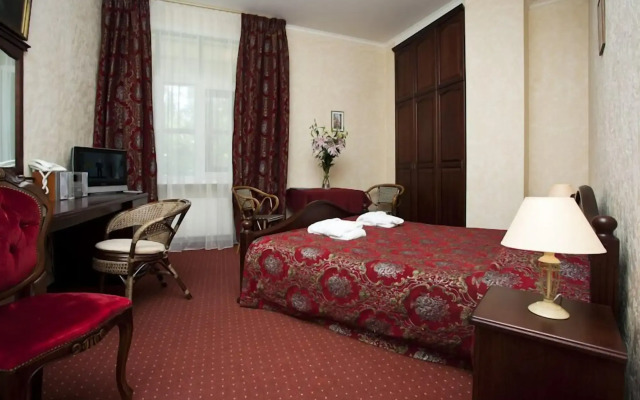 Monte Kristo Hotel