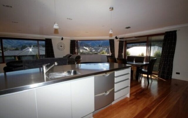 12 Tarndale Place