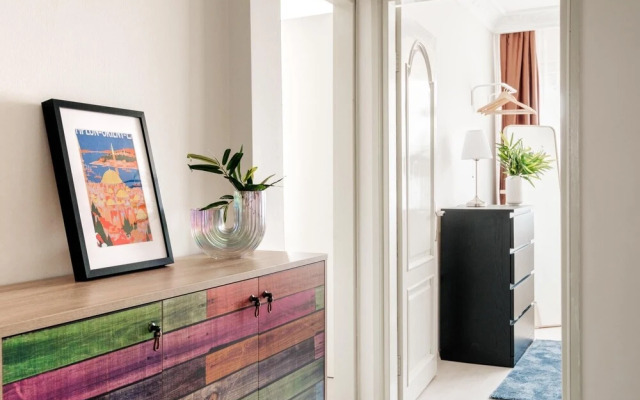 Sea View Flat w Balcony 5 min to Dolmabahce Palace