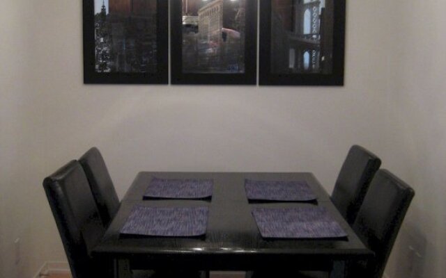 Toronto Suite Rentals - Maple Leaf Sq