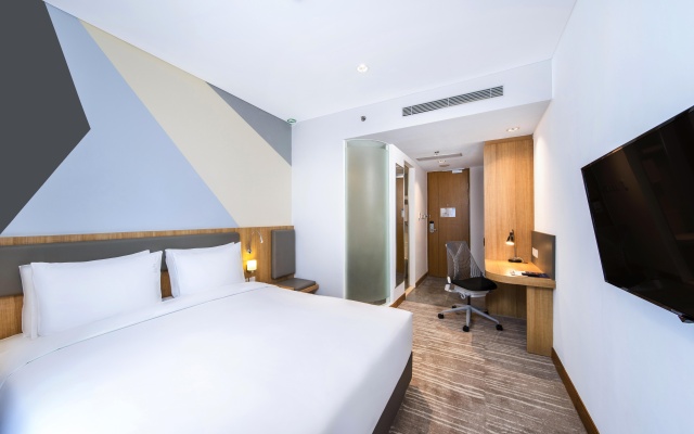 Holiday Inn Express Jakarta Menteng Hotel – Guest Rooms – Jakarta