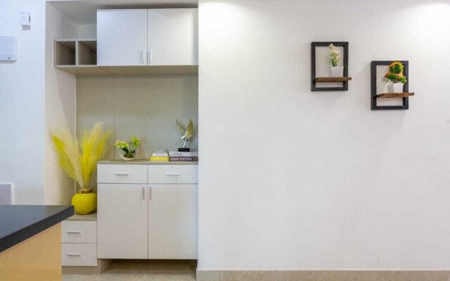 Stay.Plus Splash of Glam Lavington