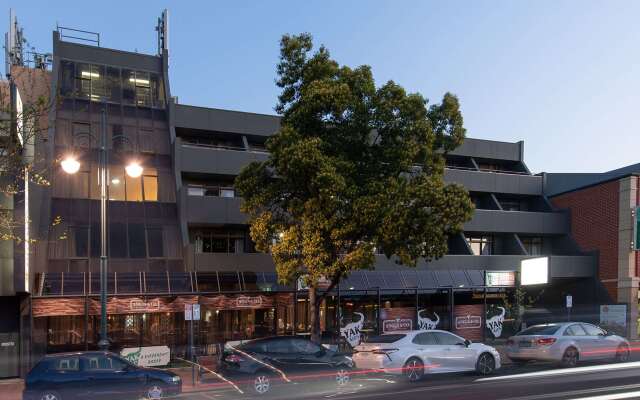 Comfort Hotel Adelaide Meridien