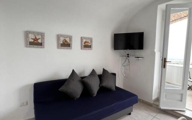 Calilla house by Procida Reserve