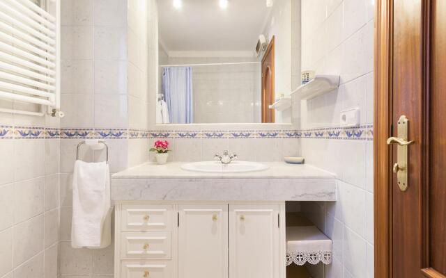 Veni in L'Escala with 3 bedrooms and 1 bathrooms