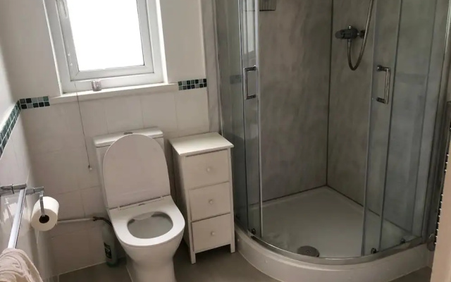 Cosy 3 Bedroom House on Cornish Estate With Pool