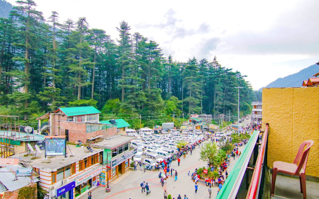 Fabhotel Pushpak