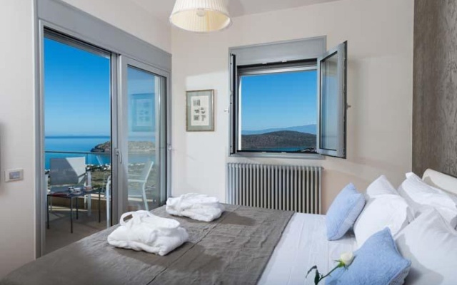 Sea View 3 Bedroom Villa Close to the Beach