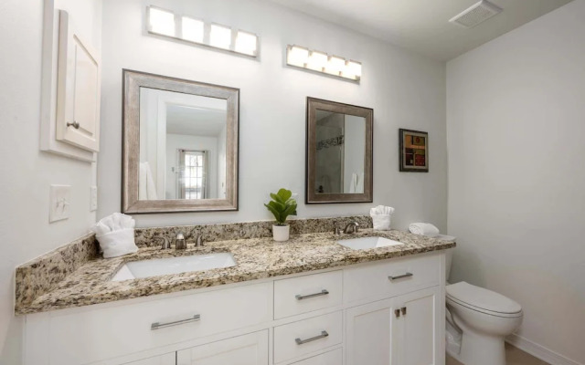 Golf Cart & Private Pool!