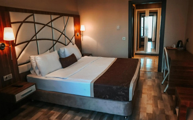 The Grand Mira Hotel