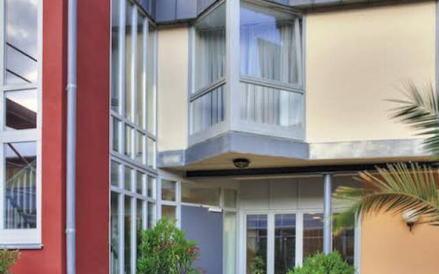 Matchpoint Hotel
